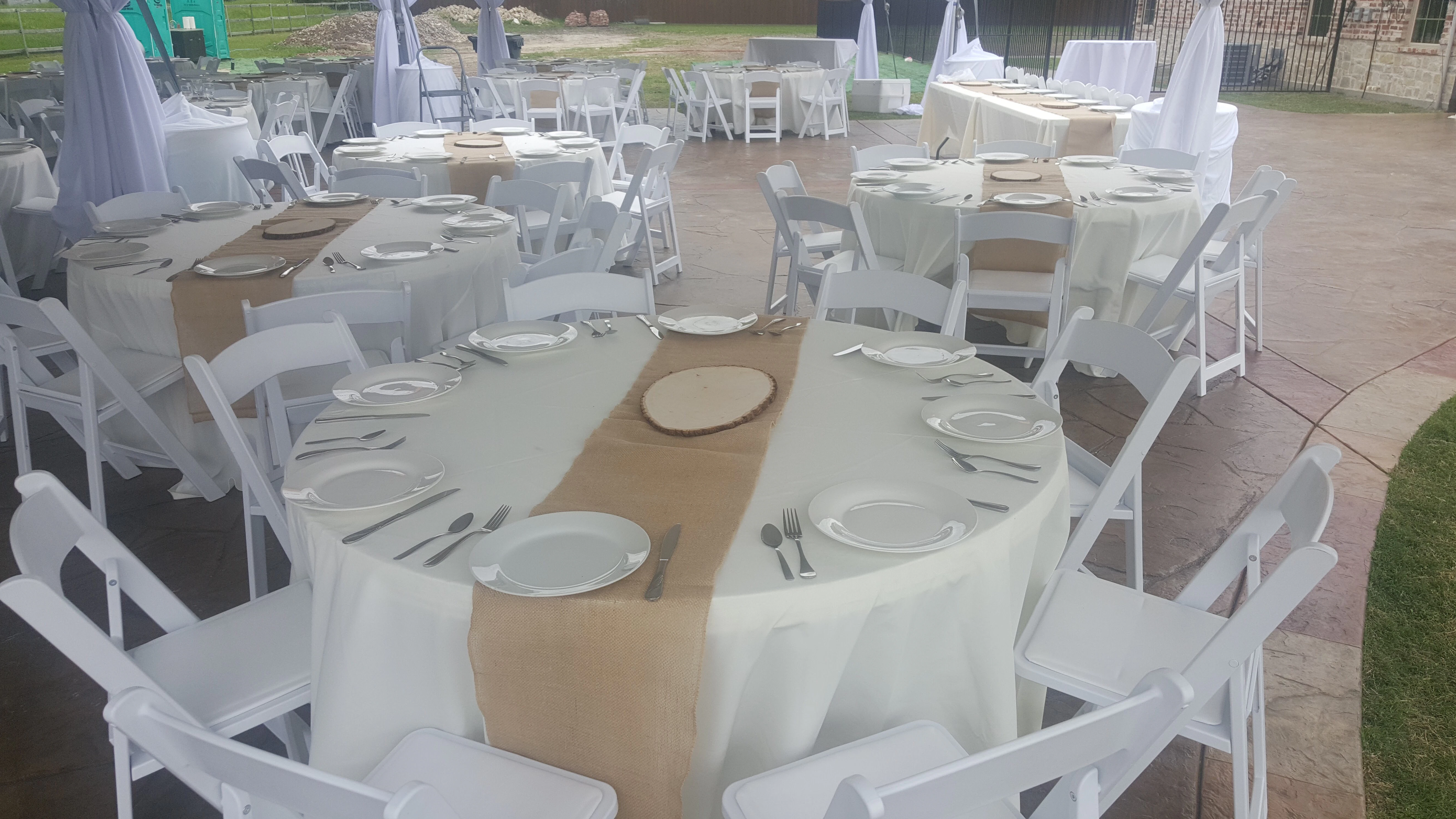 Tables-chairs-tablecloth 