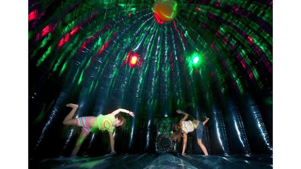 X-TREME DANCE PARTY DOME BOUNCER